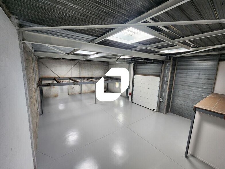 Light Industrial in Plaisir for sale - Interior Photo - Image 2 of 12