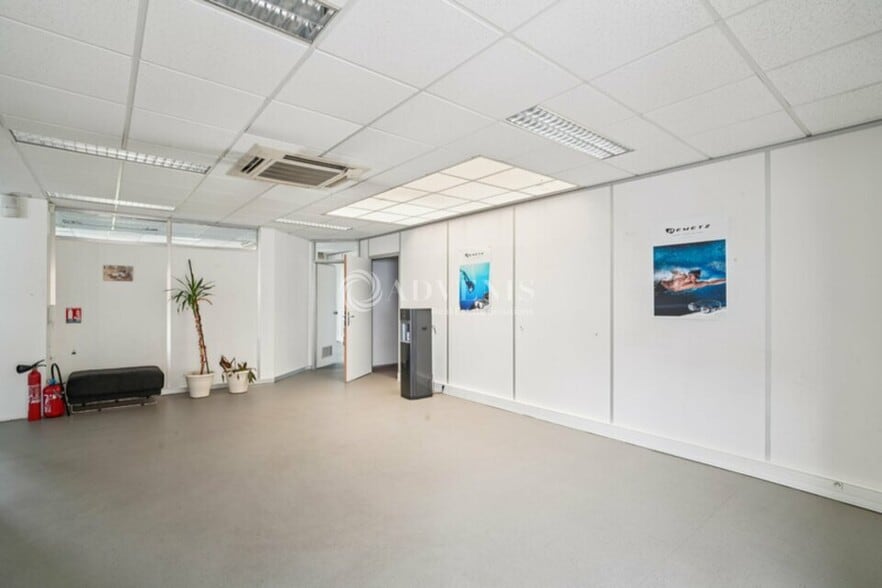 Light Industrial in Villiers-sur-Marne to rent - Interior Photo - Image 3 of 12