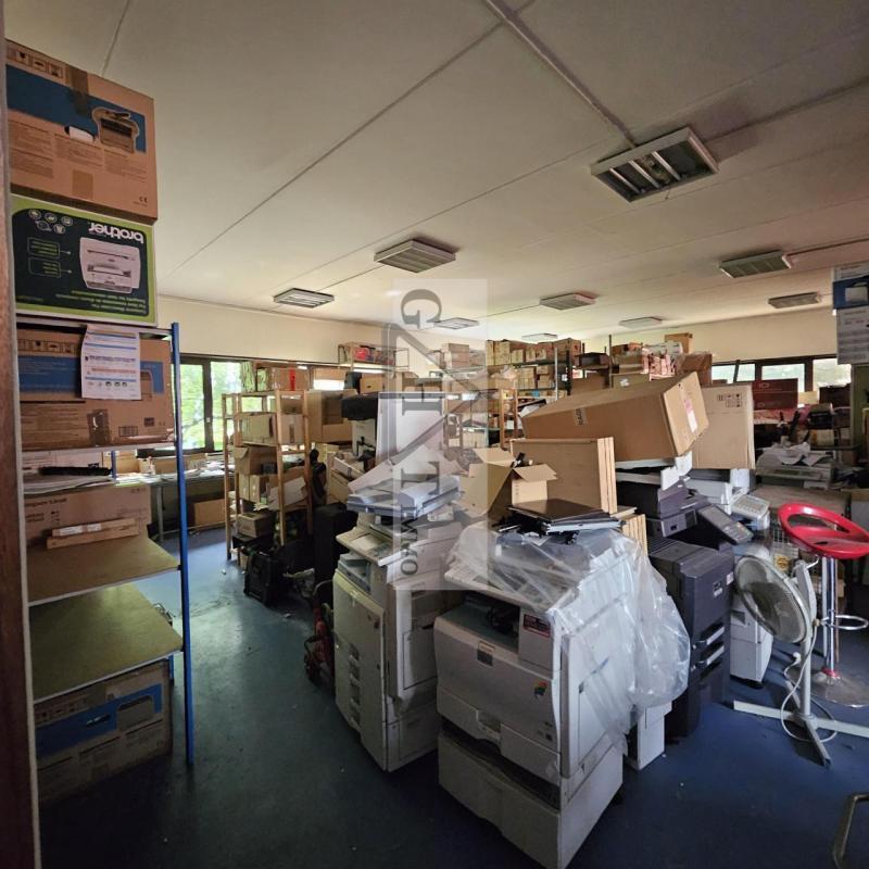 Industrial in Boissy Saint Leger for sale Interior Photo- Image 1 of 7