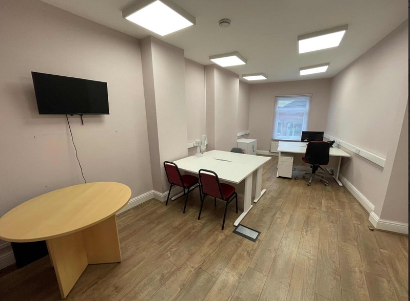 489 Hartshill Rd, Stoke On Trent to rent - Interior Photo - Image 2 of 5