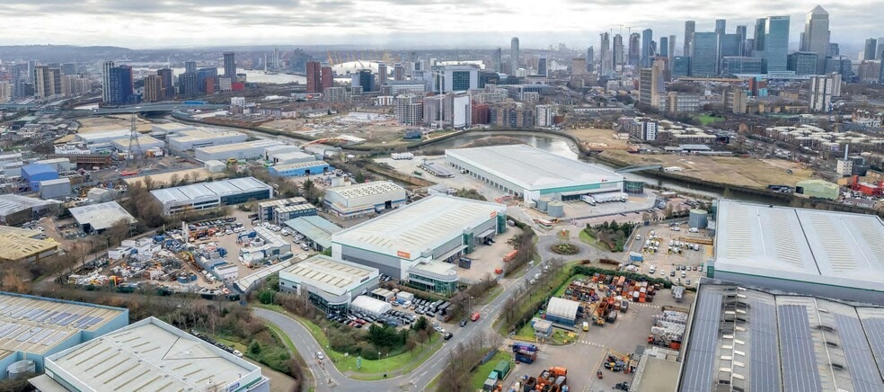 Twelvetrees Cres, London to rent - Building Photo - Image 2 of 4