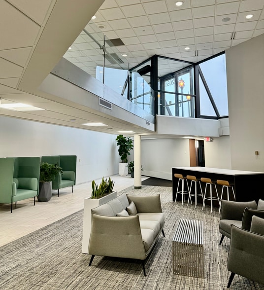 2001 Killebrew Dr, Bloomington, MN to rent - Lobby - Image 2 of 26