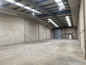 Plodder Ln, Bolton to rent Interior Photo- Image 1 of 1