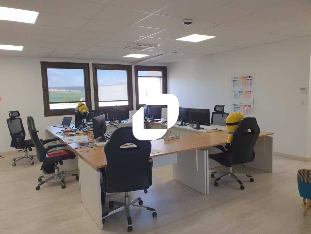 Office in Orgeval to rent Interior Photo- Image 1 of 8