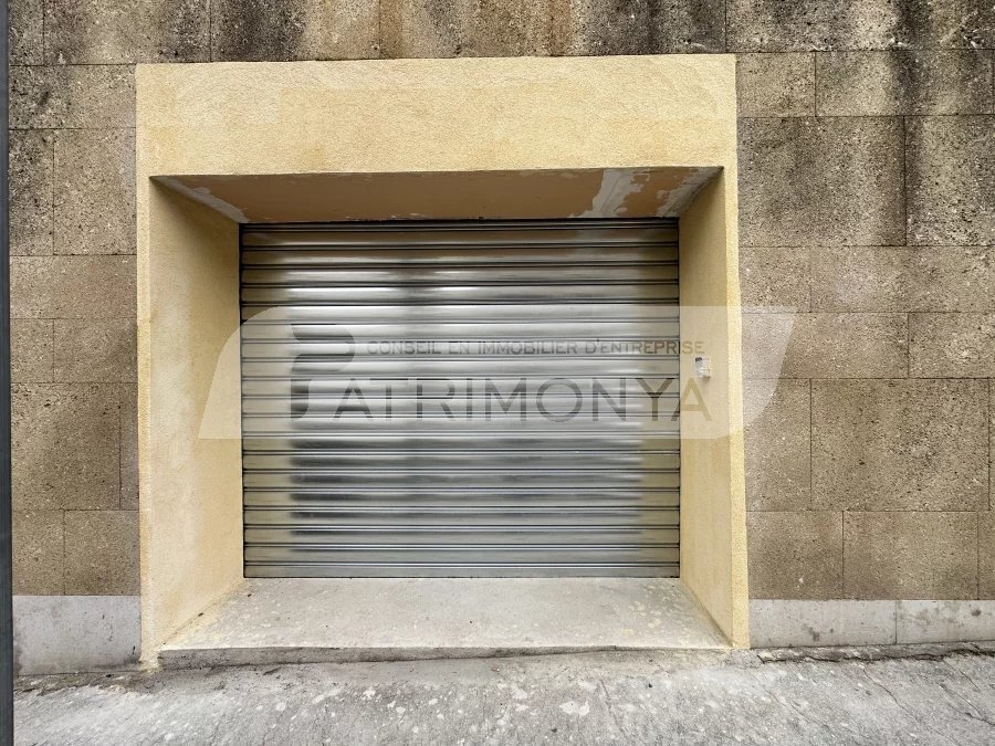 Retail in Marseille 12Eme to rent Building Photo- Image 1 of 5