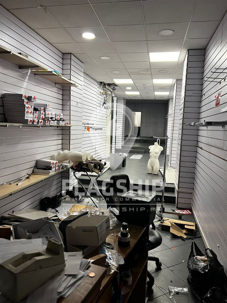 Retail in Paris for sale Interior Photo- Image 1 of 5