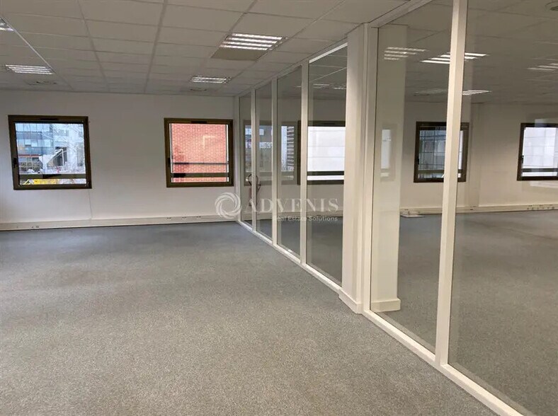 Office in Lyon to rent - Building Photo - Image 3 of 10