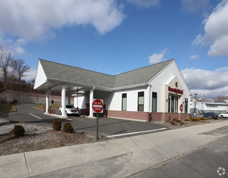 105 Meriden Rd, Waterbury, CT for sale - Primary Photo - Image 1 of 4