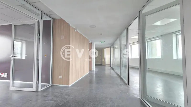 Office in Ivry-sur-Seine to rent - Interior Photo - Image 1 of 4