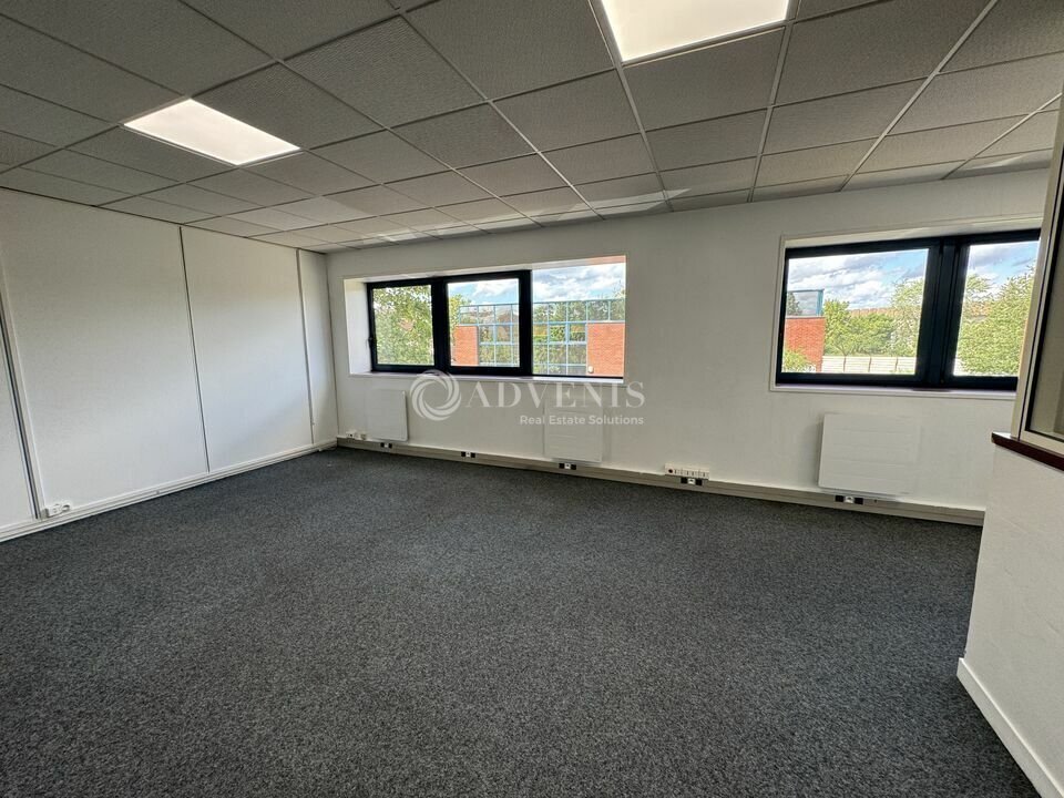 Office in Savigny-le-Temple to rent Interior Photo- Image 1 of 7