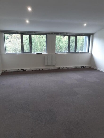 Rue Albert Einstein, Champs-sur-Marne to rent - Interior Photo - Image 3 of 6