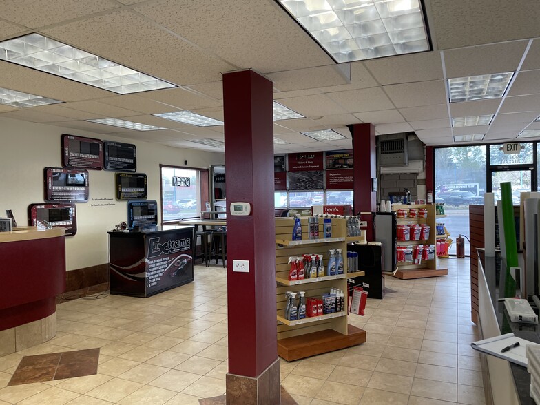 9901 W Colfax Ave, Lakewood, CO for sale - Interior Photo - Image 3 of 7