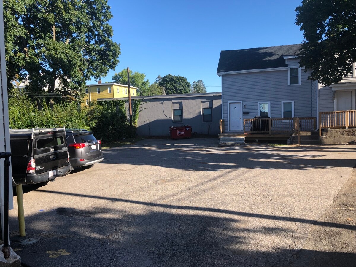 13 Richards Ave, North Attleboro 02760 UK