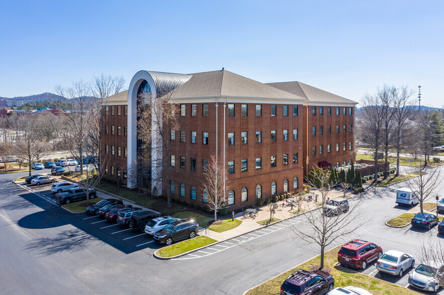 1749 Mallory Ln, Brentwood, TN for rent - Building Photo - Image 3 of 19