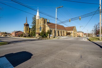 111 E First St, Crossville, TN for sale Primary Photo- Image 1 of 1