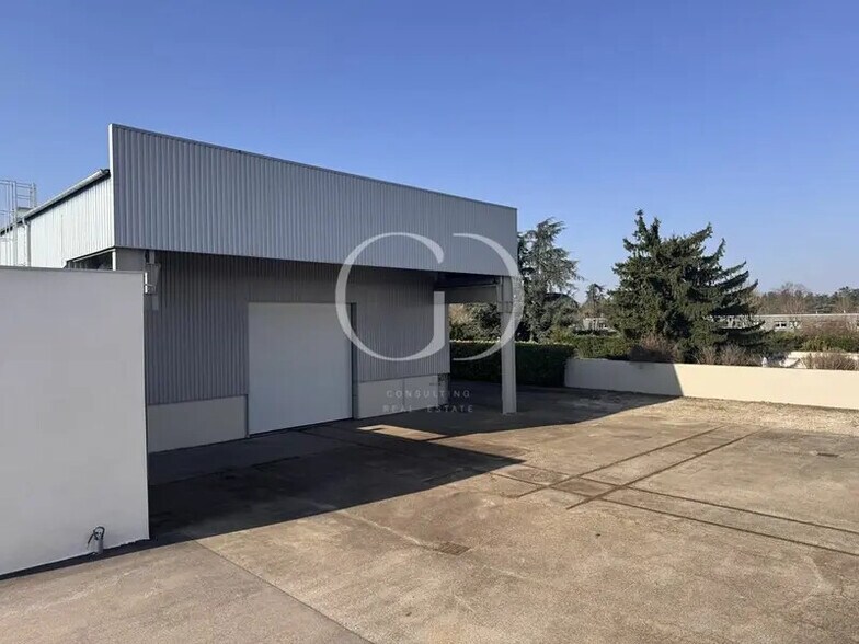 101 Rue du Dauphiné, Saint-Priest for sale - Building Photo - Image 2 of 10