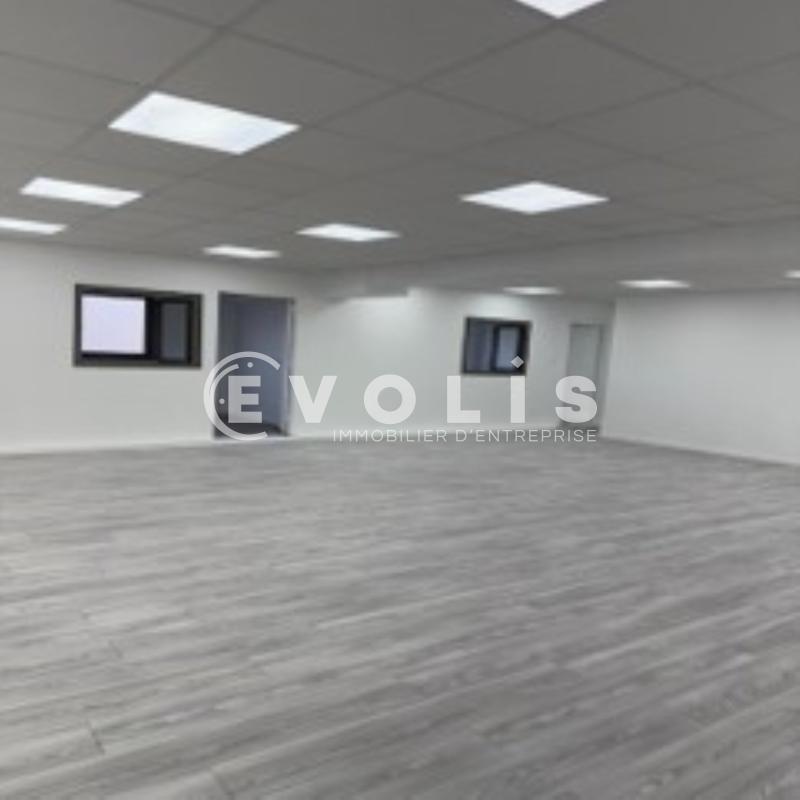 Light Industrial in Villeneuve-la-Garenne to rent Interior Photo- Image 1 of 5