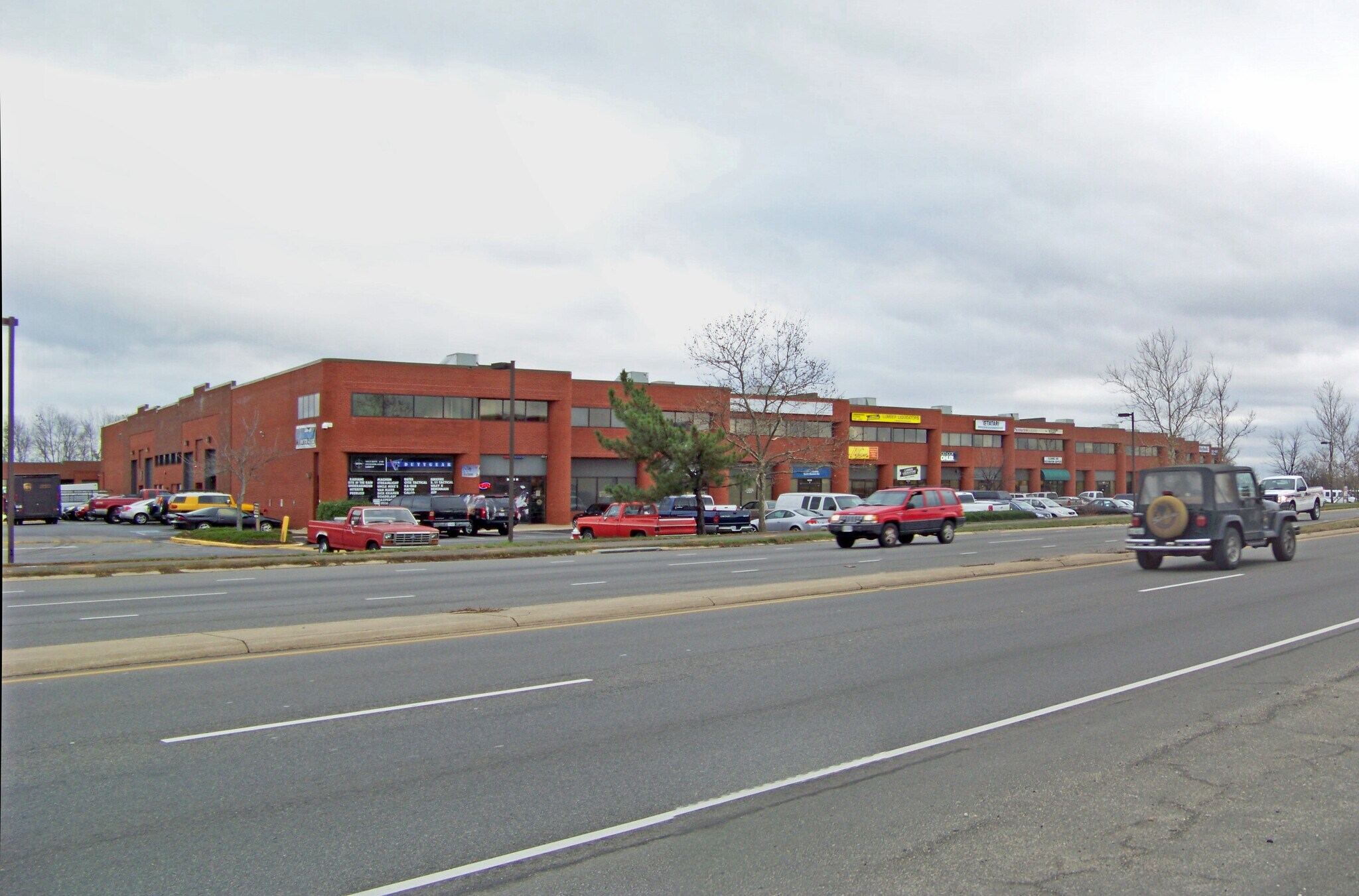 8241 Backlick Rd, Lorton, VA to rent Primary Photo- Image 1 of 8