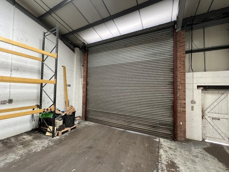 New Rd, Hixon to rent - Building Photo - Image 2 of 9