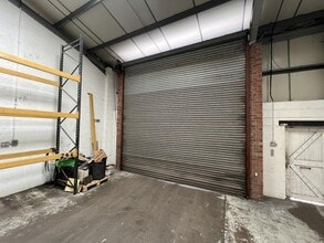 New Rd, Hixon to rent Building Photo- Image 2 of 9