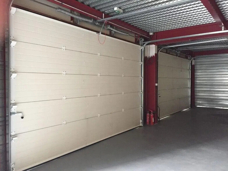 Industrial in Créteil to rent - Interior Photo - Image 2 of 13