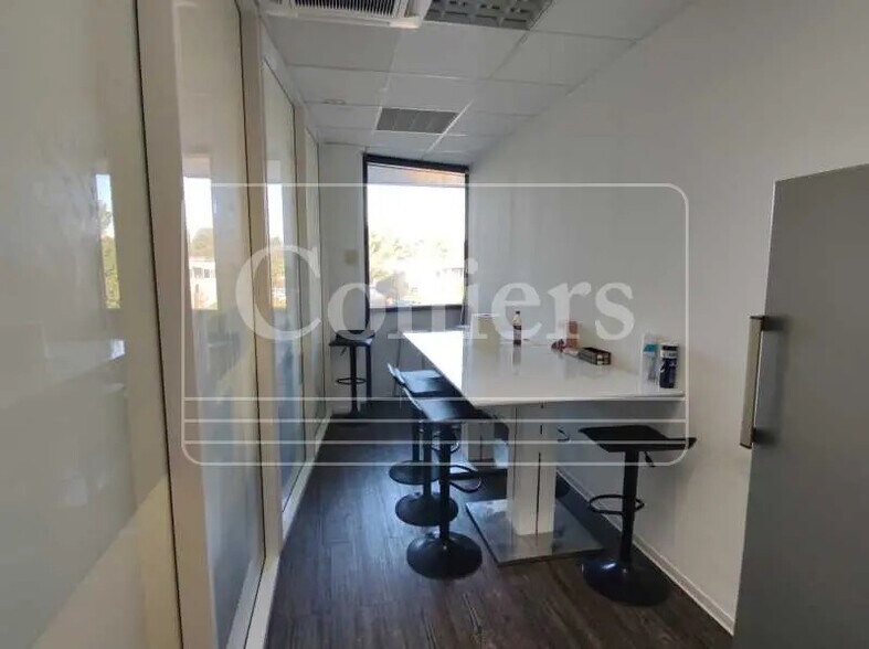 Office in Aix-en-Provence to rent - Interior Photo - Image 3 of 9