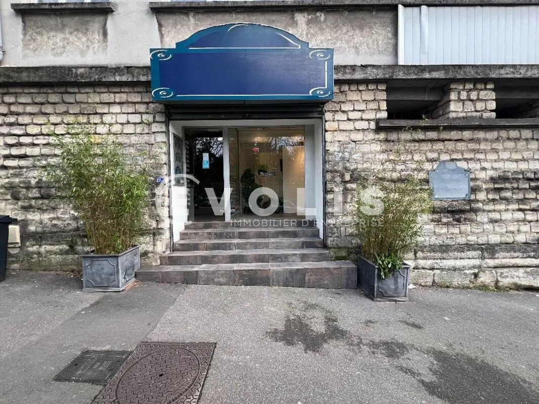 Office in Nogent-sur-Marne to rent Building Photo- Image 1 of 8