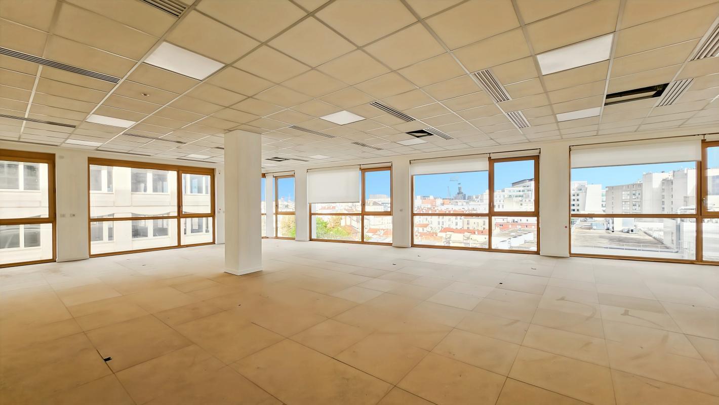 Office in Ivry-sur-Seine to rent Building Photo- Image 1 of 10