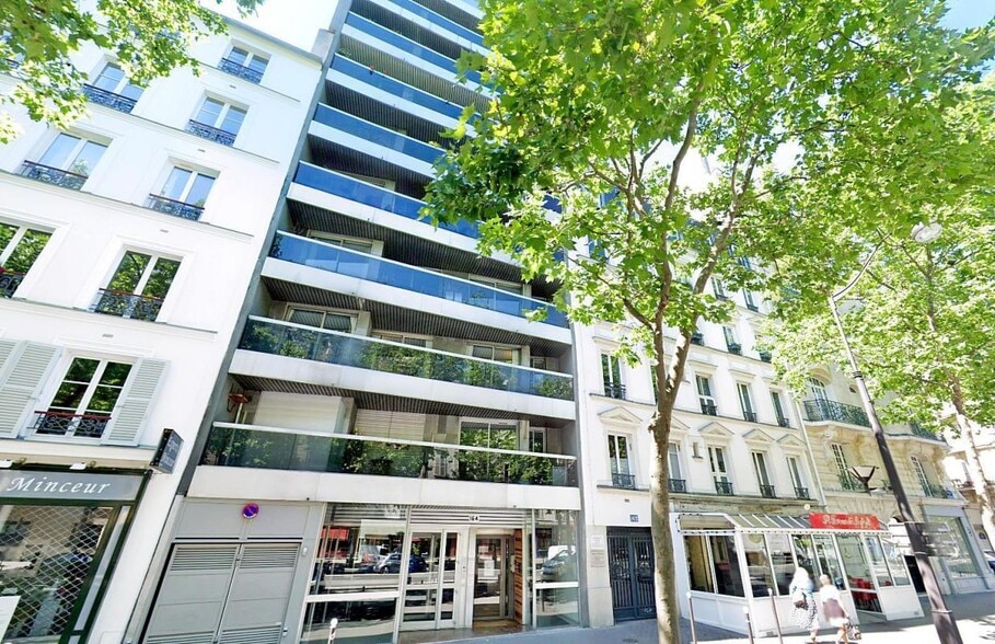 Build-to-Rent in Paris for sale - Building Photo - Image 2 of 20