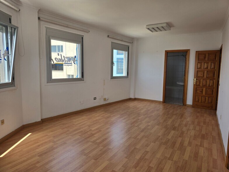 Plaza de Santa Isabel, 8, Las Palmas de Gran Canaria, Las Palmas to rent - Building Photo - Image 3 of 15