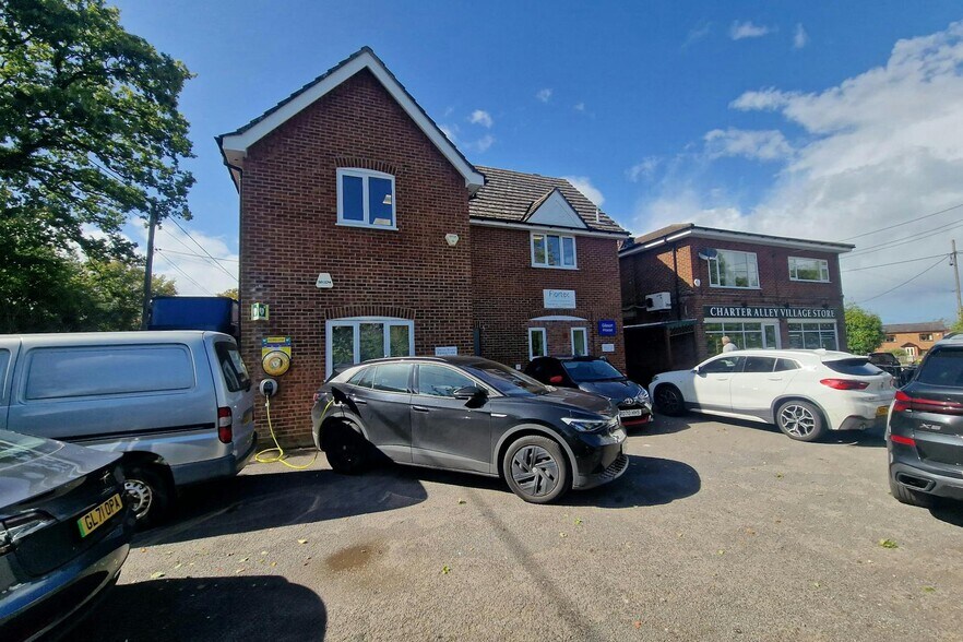 Old Chapel Ln, Tadley to rent - Interior Photo - Image 2 of 2