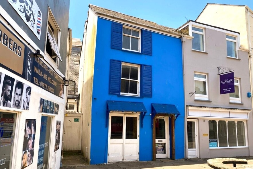 18 Victoria Sq, Truro for sale - Primary Photo - Image 1 of 21