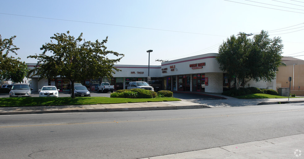 303 E Foothill Blvd, Rialto, CA for rent - Primary Photo - Image 1 of 1