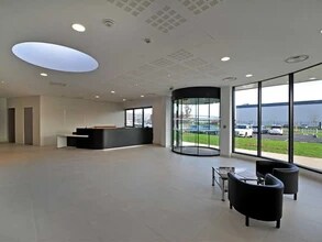 8 Rue Du Maréchal De Lattre De Tassigny, Élancourt to rent Interior Photo- Image 2 of 2