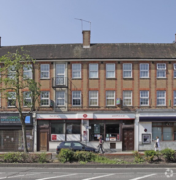 122124 Field End Rd, Pinner, HA5 1RR UK