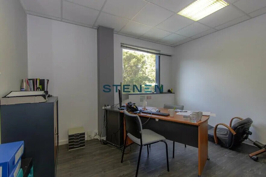 Office in Aix-en-Provence to rent - Interior Photo - Image 2 of 7