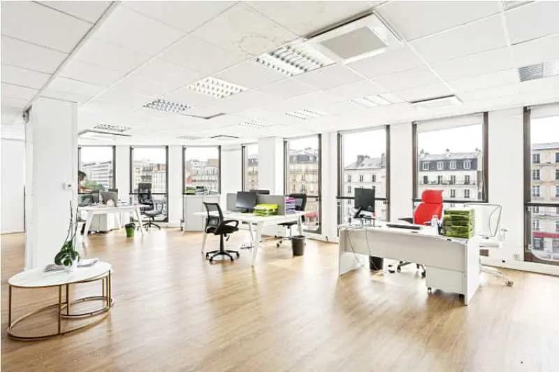 Location Bureaux 180 m² à 360 m² - Photo 1