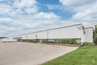 3366 SE Kraft Ave, Grand Rapids, MI for rent Building Photo- Image 1 of 7