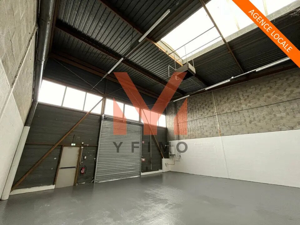 Location Local d'activités 813 m² - Photo 1