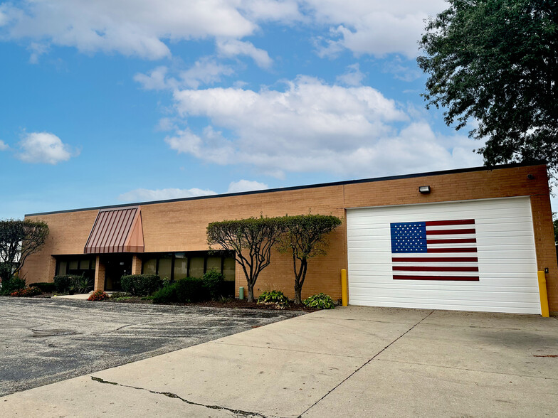 1105 Carolina Dr, West Chicago, IL for sale - Building Photo - Image 1 of 2