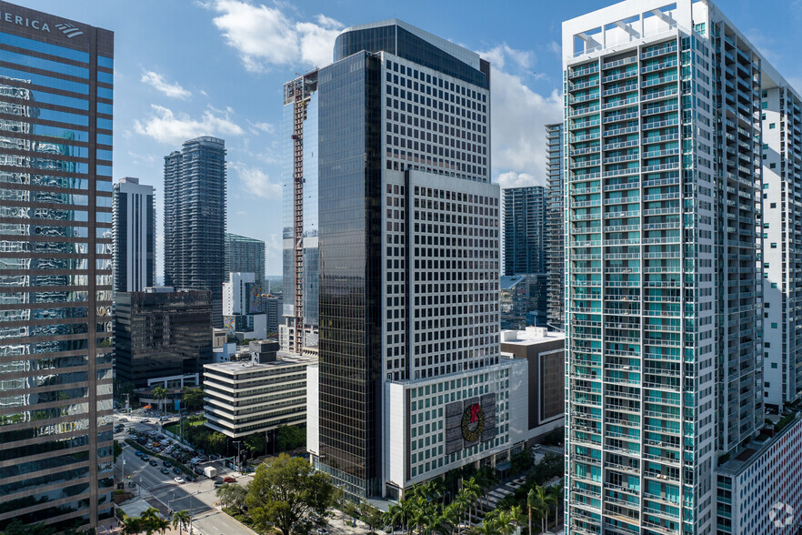 600 Brickell Ave, Miami, FL for sale - Building Photo - Image 1 of 1