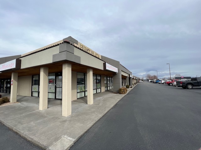 100 N Morain St, Kennewick, WA for rent - Building Photo - Image 2 of 4