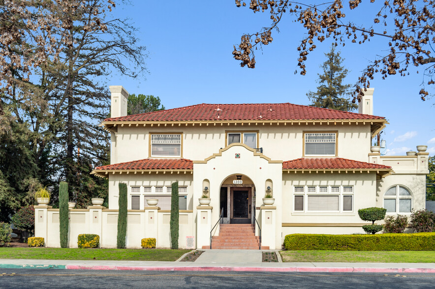 1300 W Main St, Visalia, CA for rent - Building Photo - Image 2 of 6