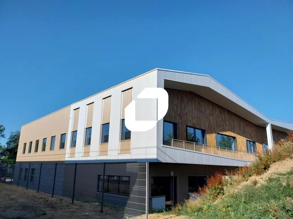 Vente Bureaux 975 m² - Photo 1