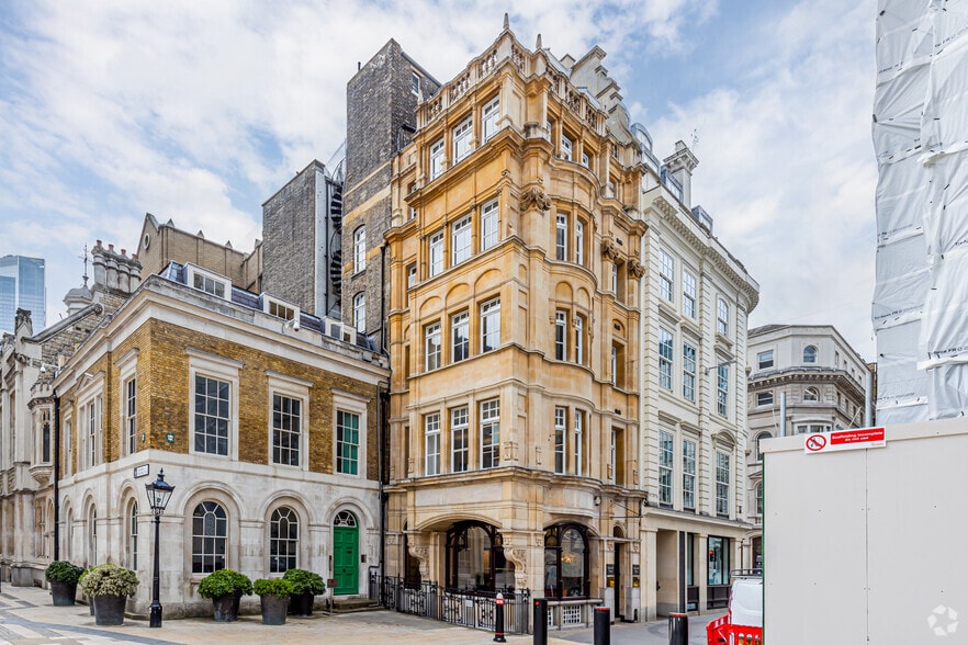 1 Guildhall Yard, London to rent - Primary Photo - Image 1 of 16