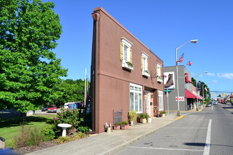 96 N Main St, Crossville, TN for sale - Building Photo - Image 1 of 1