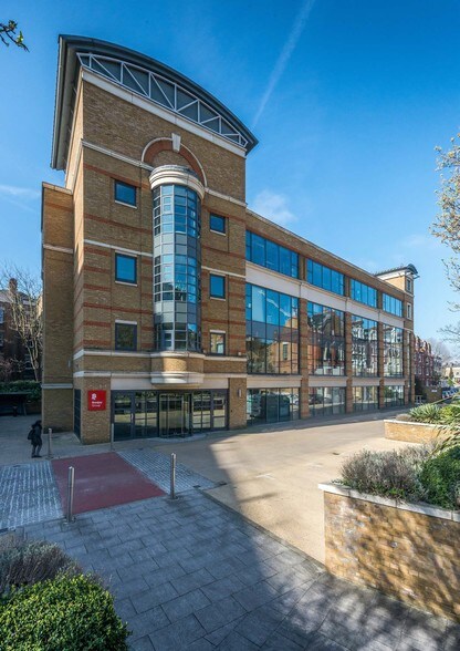 Stanwick Rd, London to rent - Building Photo - Image 2 of 3
