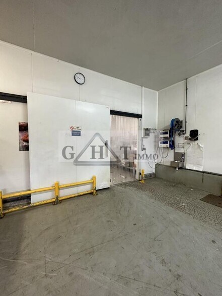 Industrial in Montreuil for sale - Interior Photo - Image 3 of 5