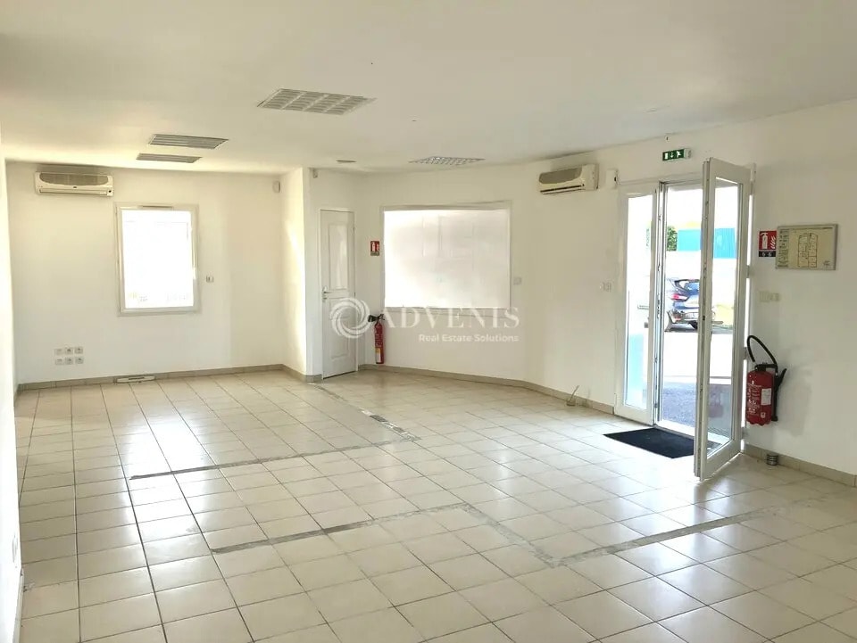 Location Bureaux 155 m² - Photo 1