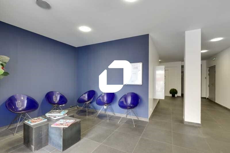 Office in Courbevoie to rent - Lobby - Image 2 of 12